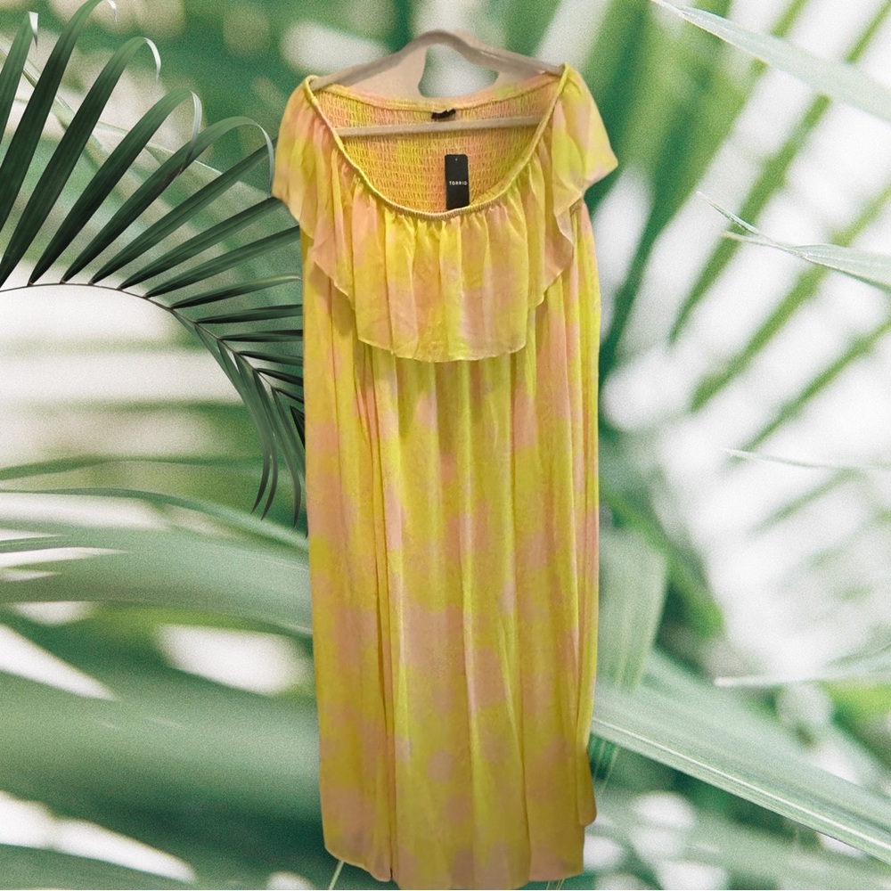 Torrid size 3 NWT  Yellow Floral Smocked Flowy Chiffon Strapless Maxi Dress